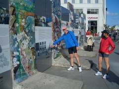 Laufen entlang der Berliner Mauer