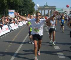 Zieleinlauf beim Berlin Marathon 2009 - Jeder ist ein Gewinner