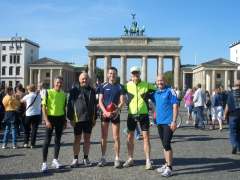 Berlin Laufen - Probelauf durch das Brandenburger Tor bei der Marathon Briefing Tour