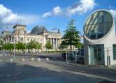 Am Reichstag vorbei in Richtung Berlin Dom