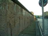 Erhaltene Mauerreste an der Niederkirchnerstraße, kurz vor Checkpoint Charlie
