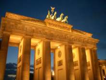 Enjoy Berlin at night on the run