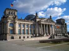 Blick auf den Reichstag, offiziell Plenarbereich Reichstagsgebäude, aus Sicht der Abgeordnetenbüros im Paul-Löbe-Haus Ecke Konrad-Adenauer-Str. Seit 1999 Sitz des Deutschen Bundestages